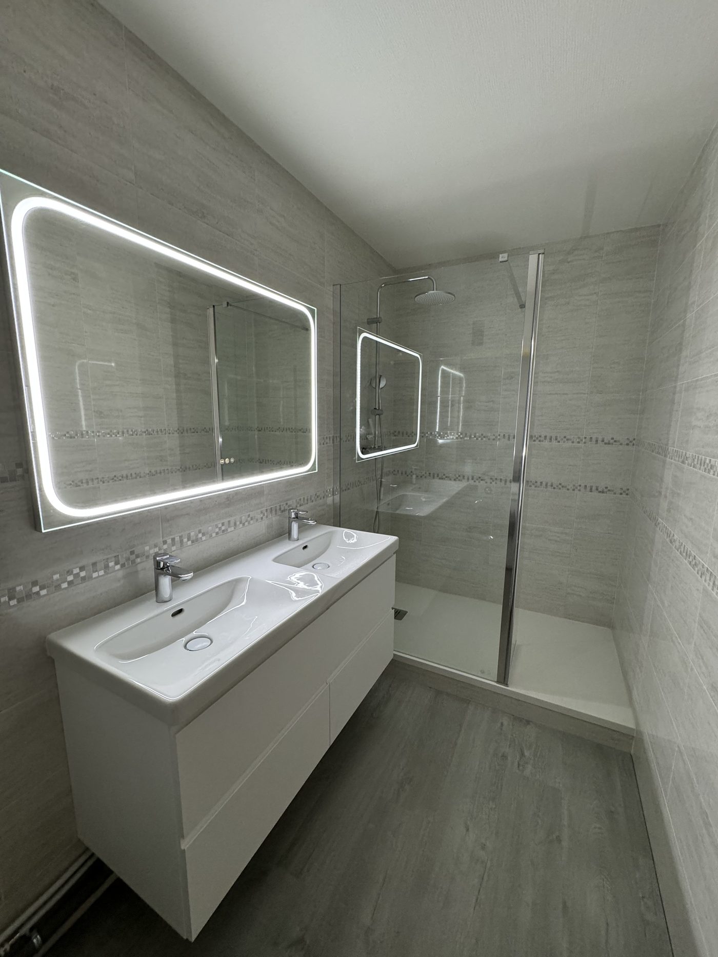 SDB double vasque miroir LED – Technibat